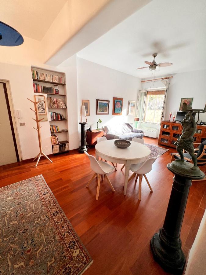 Living In Vatican Apartment Rom